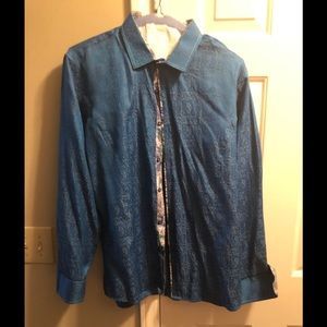 A man’s 2X dress shirt